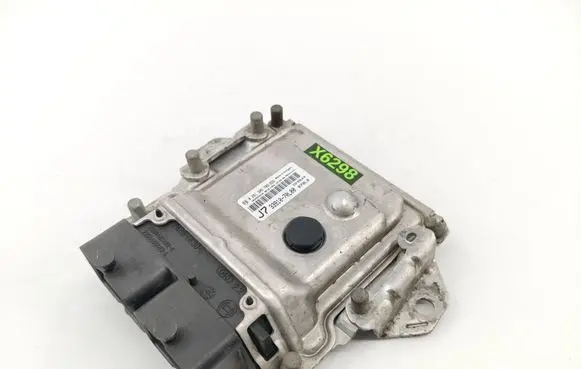 Suzuki Swift II Engine control unit/module 0261S05789 3391070L00