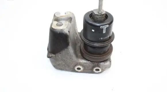 Subaru Outback (BS) Engine mount bracket
