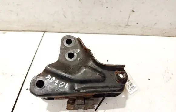Engine mounting bracket