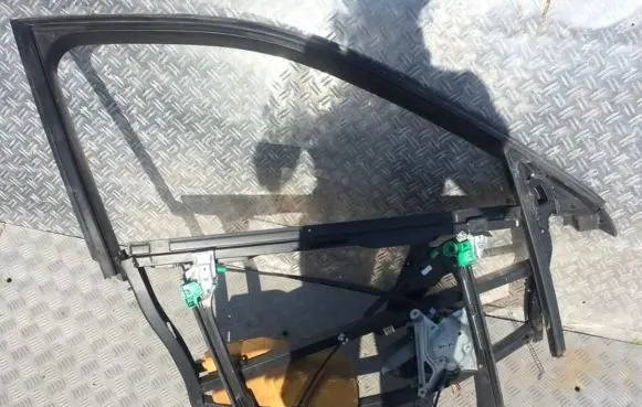 Audi A4 S4 B5 8D Front door window/glass frame 
