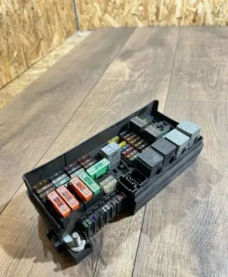 Mercedes-Benz ML W164 Fuse module 1645403372 1365852 YAP30841