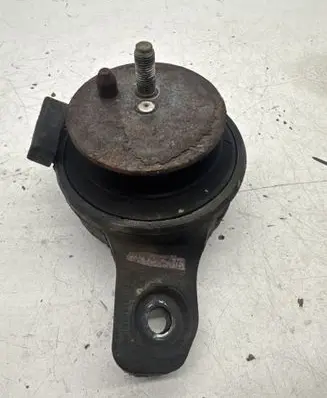 Engine mount bracket