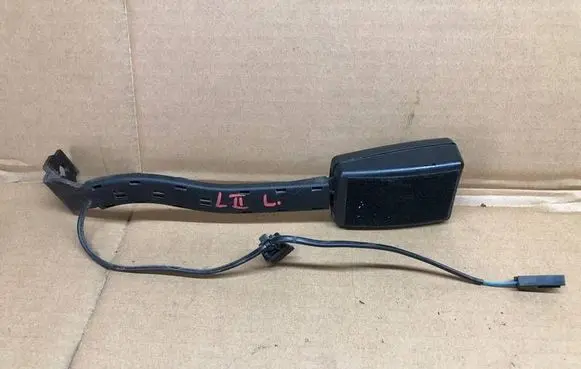 Seat Leon (1P) Front seatbelt buckle 5P0857755D