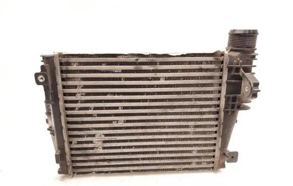 Opel Vivaro Intercooler radiator 9806562180