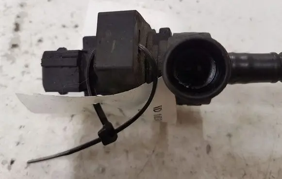 BMW 3 E90 E91 Fuel tank valve 7512581
