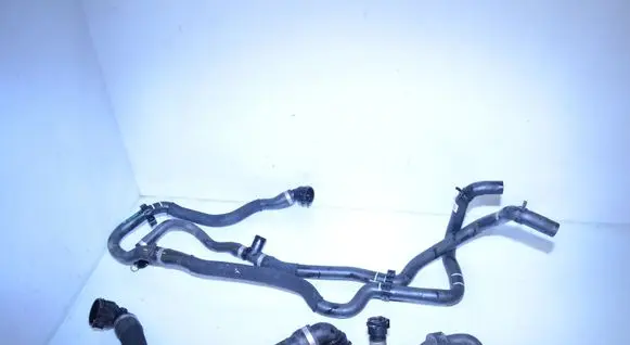 Engine coolant pipe/hose