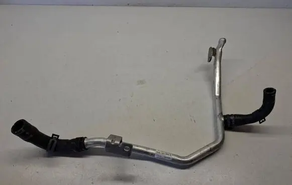 Porsche Macan (95B) Engine coolant pipe/hose 95B121064A