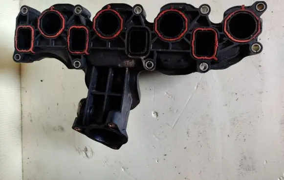 Volkswagen Touran II Intake manifold 03L129711