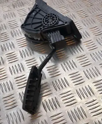 Honda CR-V Accelerator throttle pedal
