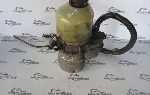 Opel Zafira B Power steering pump