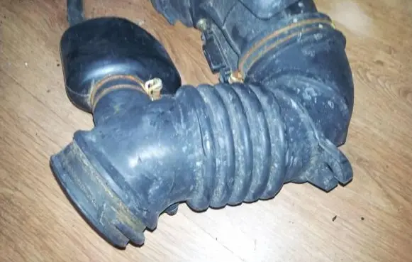Mitsubishi Space Wagon Air intake hose/pipe mn135271
