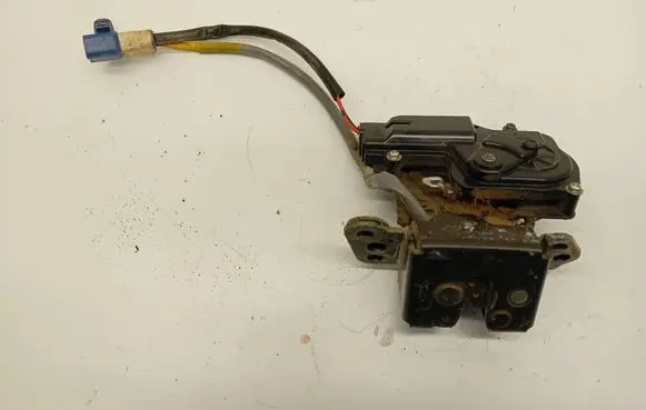 Toyota Corolla Verso AR10 Loading door lock 