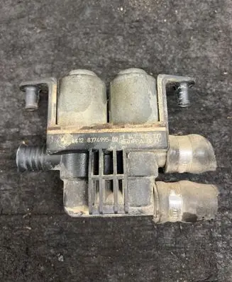 BMW 5 E39 Coolant heater control valve 8374995 1147412137