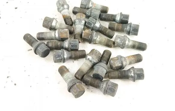 Mercedes-Benz C W204 Nuts/bolts 