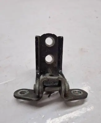 Hyundai Santa Fe Rear door lower hinge