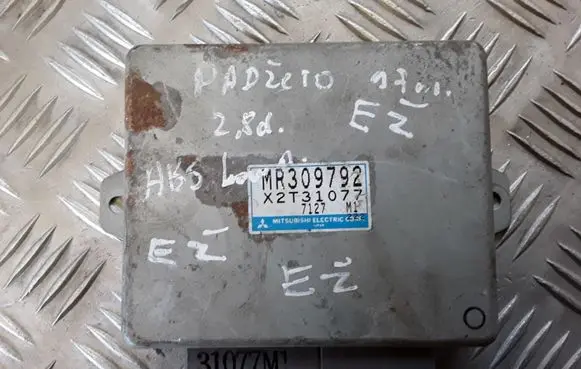 Mitsubishi Pajero ABS control unit/module MR309792 X2T31077
