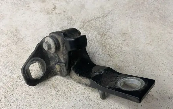 Ford Mondeo MK IV Rear door lower hinge