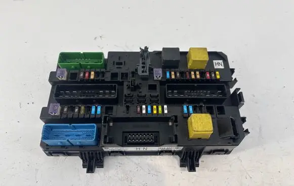 Opel Zafira C Fuse module 13220829 5DK00866943