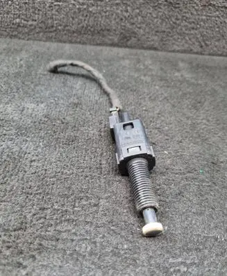 Audi A6 S6 C5 4B Brake pedal sensor switch 811907343B