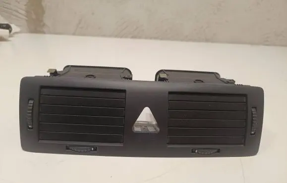 Skoda Fabia Mk1 (6Y) Dash center air vent grill 6Y0820951