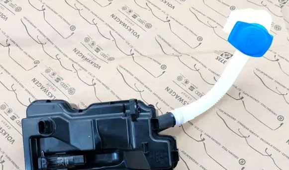 Windshield washer fluid reservoir/tank
