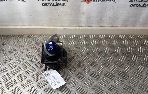 Toyota Auris E180 Gear shifter/selector 75C583