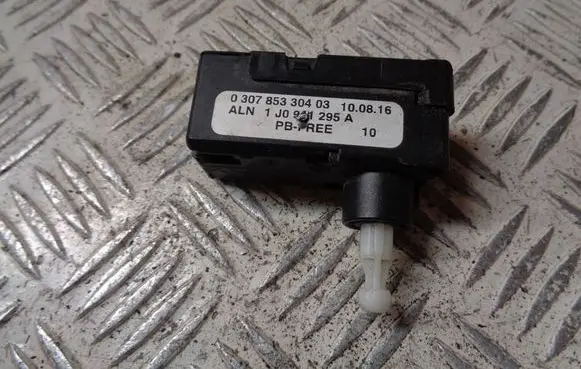 Skoda Octavia Mk3 (5E) Headlight level adjustment motor 1J0941295A