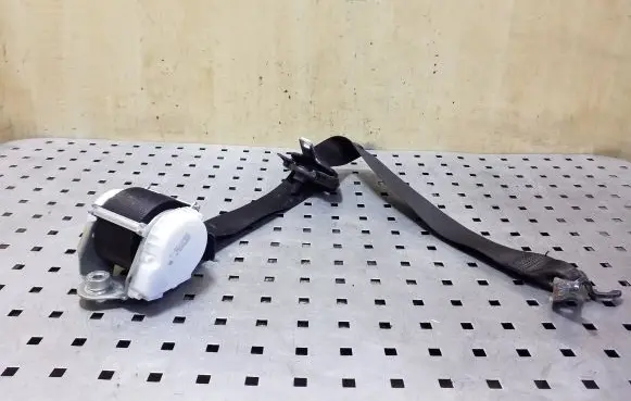 BMW X1 E84 Front seatbelt 34058428 2991282