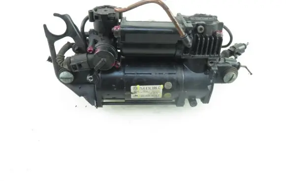 Volkswagen Touareg I Air suspension compressor/pump 15150000193 7L0616006C