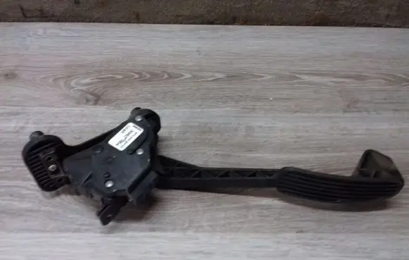 Volvo S60 Accelerator throttle pedal 30636004