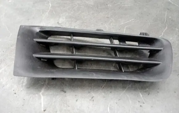 Renault Megane II Front bumper upper radiator grill
