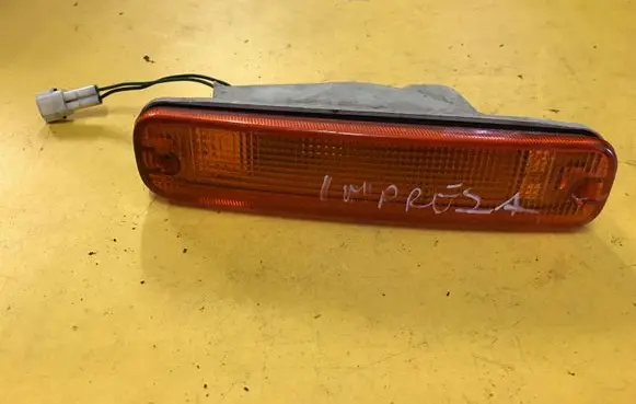Subaru Impreza I Front indicator light