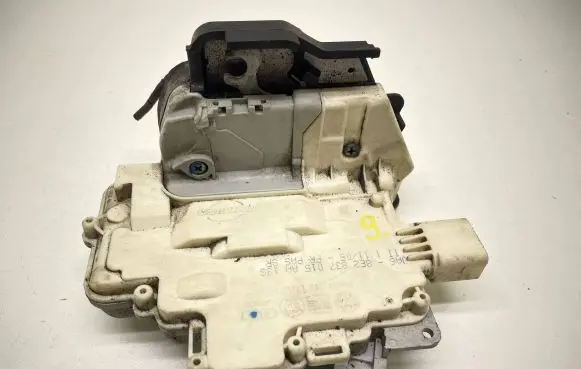 Audi A4 S4 B6 8E 8H Front door lock 8E2837015AA