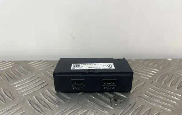 Audi Q7 4M USB socket connector 4N0035722
