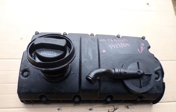 Volkswagen Golf IV Rocker cam cover 038103475R