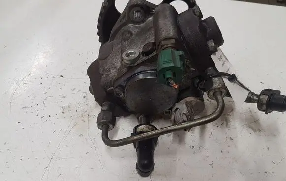 Opel Astra H Fuel injection high pressure pump 55586500 HU2940001012 03P