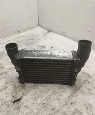 Volkswagen PASSAT B5 Intercooler radiator 058145805A