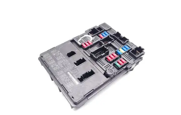 Nissan Micra Fuse module 284B7-1HR0C