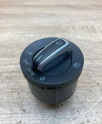 Volkswagen PASSAT B7 Light switch 