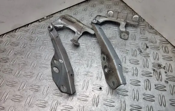 Volvo C70 Engine bonnet/hood hinges 30753598 30753597