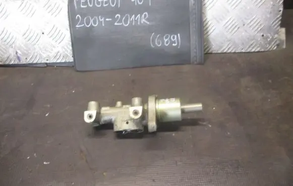 Peugeot 407 Master brake cylinder