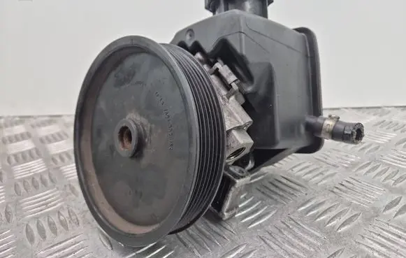 Mercedes-Benz C W204 Power steering pump A0064661501
