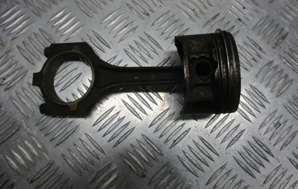 Ford Mondeo Mk III Piston with connecting rod
