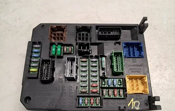 Citroen C4 II Picasso Fuse module 9806687980