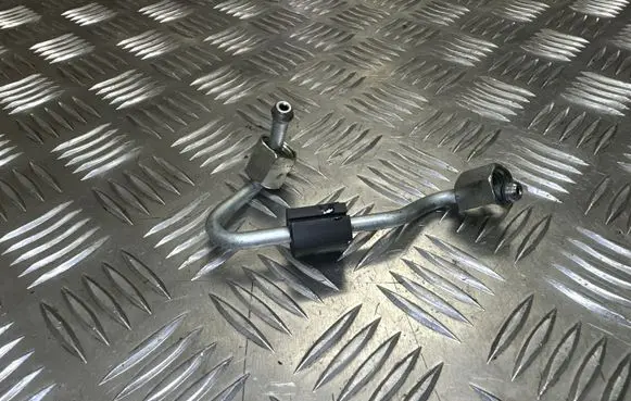 Volkswagen Tiguan Fuel injector supply line/pipe
