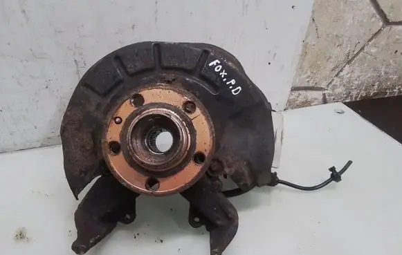 Volkswagen Fox Front wheel hub