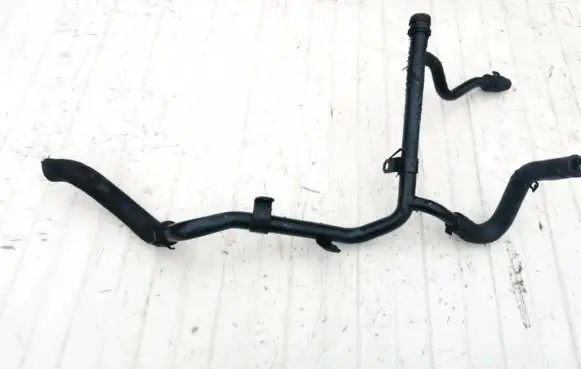Volkswagen Touran I Engine coolant pipe/hose