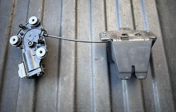 Volvo V60 Tailgate/trunk/boot lock/catch/latch 32149889 A080105 354019