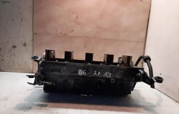 Volkswagen PASSAT B6 Engine head 038103373R