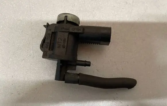 Volkswagen Touran II Turbo solenoid valve 1K0906283A